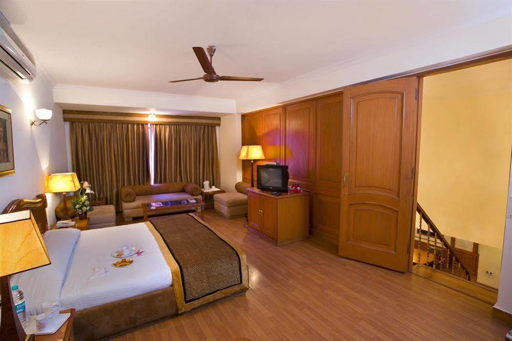 The Bmk Hotel Greater Kailash Delhi (National Capital Territory of India) Extérieur photo